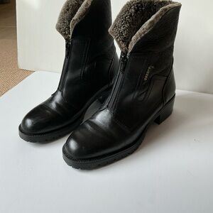 Vintage Blondo woman’s boot with shearling lining.